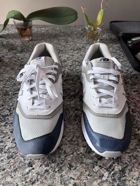 New Balance 997 Golf Shoes 8.5 4E (extra wide) navy / white, worn once